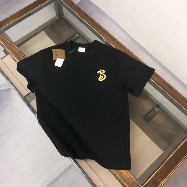 Bur*Berry's new 2025 Spring/Summer cotton short-sleeved T-shirt! This simple des