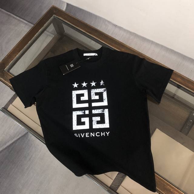 Givenchy's new summer crewneck short-sleeved T-shirt! Made from high-end pure co