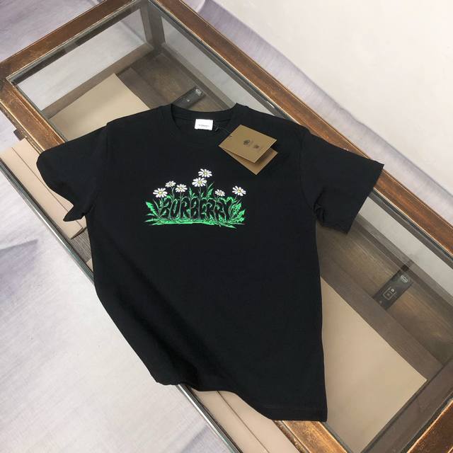 Bur*Berry's latest 2025 short-sleeved T-shirt is an absolute bestseller. The 3D