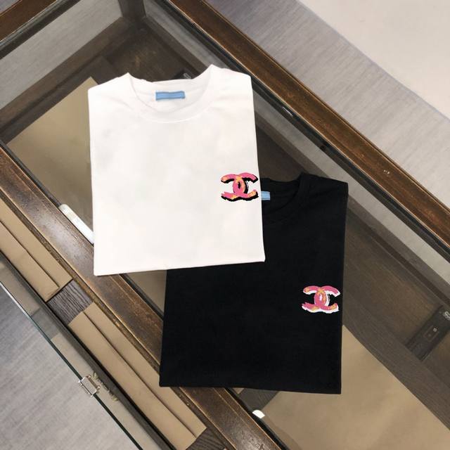Chanel's new summer crew neck short-sleeved T-shirt! Made from 270g heavyweight,
