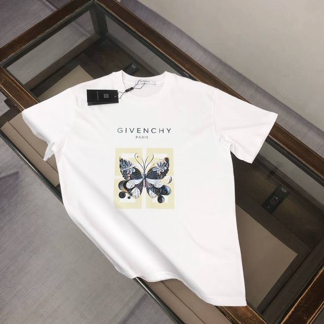 Givenchy's latest 2025 couple's round-neck short-sleeved couple's T-shirt. High-