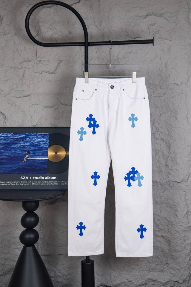 Style number: M203 Top version Chroe Hets Ch Croce heart patch white dark and li