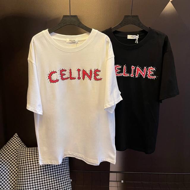 Style: M011 Celine's basic short-sleeved T-shirt with a studded letter print. Th