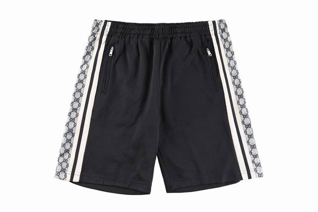 Gucci snake print shorts Size: SL