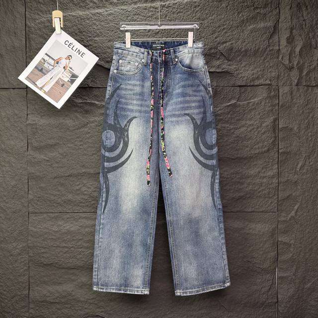 while achieving a soft and textured effect on the upper body. Y2K hand-painted t