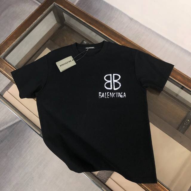 Balenciaga 2025 new short-sleeved T-shirt! Featuring iconic printed letters on t