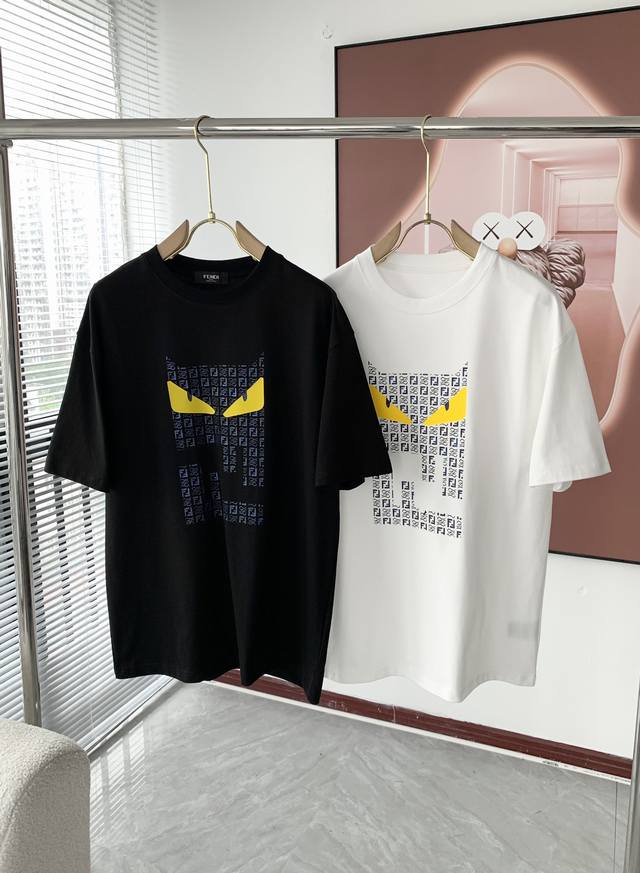 Fendi's latest 2025 trendy couple's style, a classic logo-printed crewneck T-shi