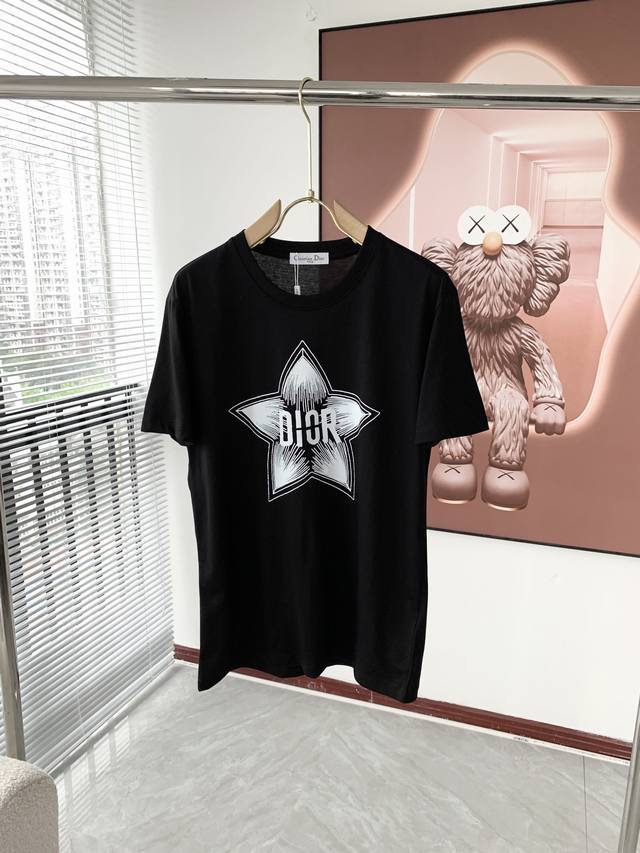 Dior. Dior's latest 2025 trendy couple's style, a classic logo-printed crewneck