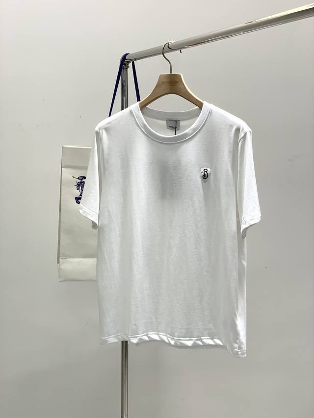 New Burberry summer latest product, sold simultaneously in the counter, original