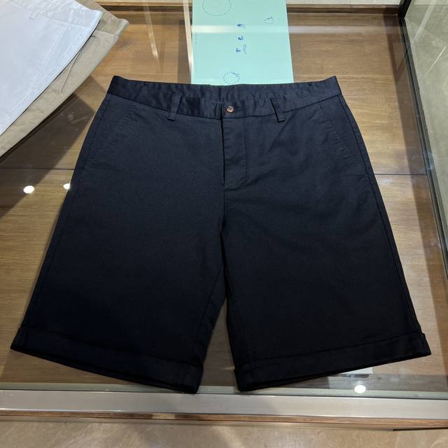 New arrival! Fashion favorite Ami logo-embroidered cuffed pants. Made of high-qu