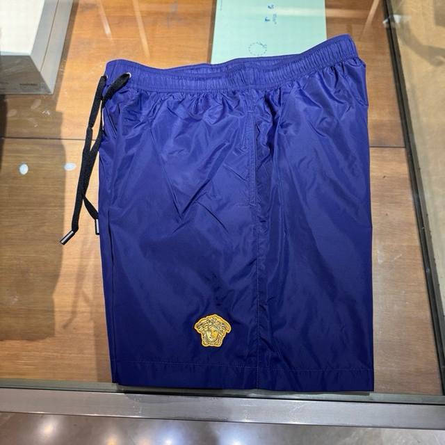 New arrival: Vs Fan Czhe logo detailing on these tech-inspired shorts. Made of c