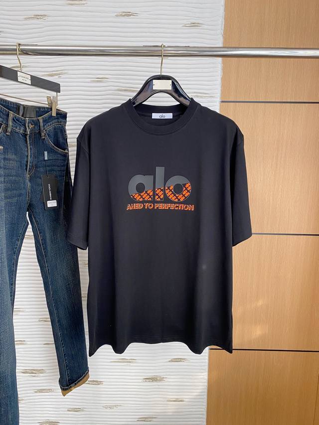Alo*25-year-old American brand men's round neck short-sleeved T-shirt. The outst