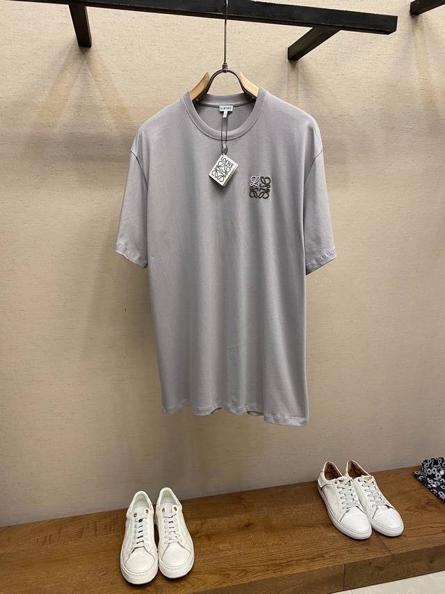 Loewe, basic embroidered logo short-sleeved T-shirt. Classic logo design, using
