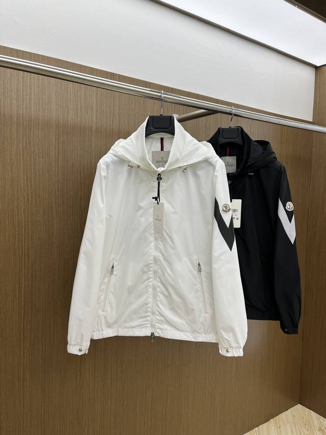 New Mon 2540 Spring/Summer Exclusive New Hooded Jacket. This stylish, minimalist