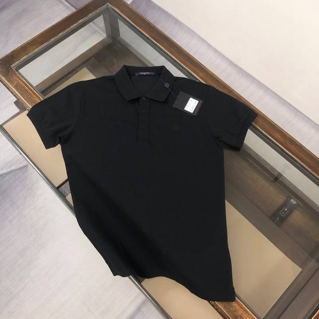 Clouis Vuitton's latest 2025 Spring/Summer Polo Shirt. This highly coveted unise