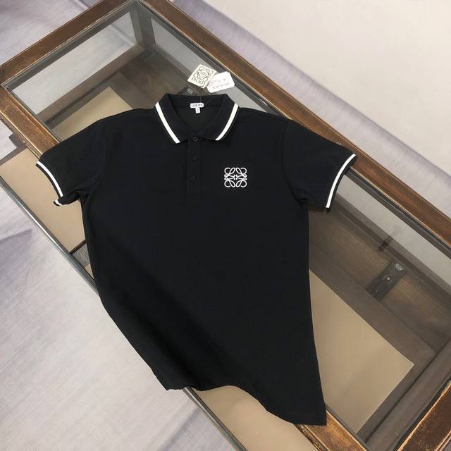 Cloewe's latest Spring/Summer 2025 Polo shirt. This highly coveted business casu