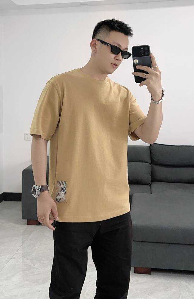 Burberry 2025 new hem knight logo round neck short-sleeved T-shirt. This T-shirt
