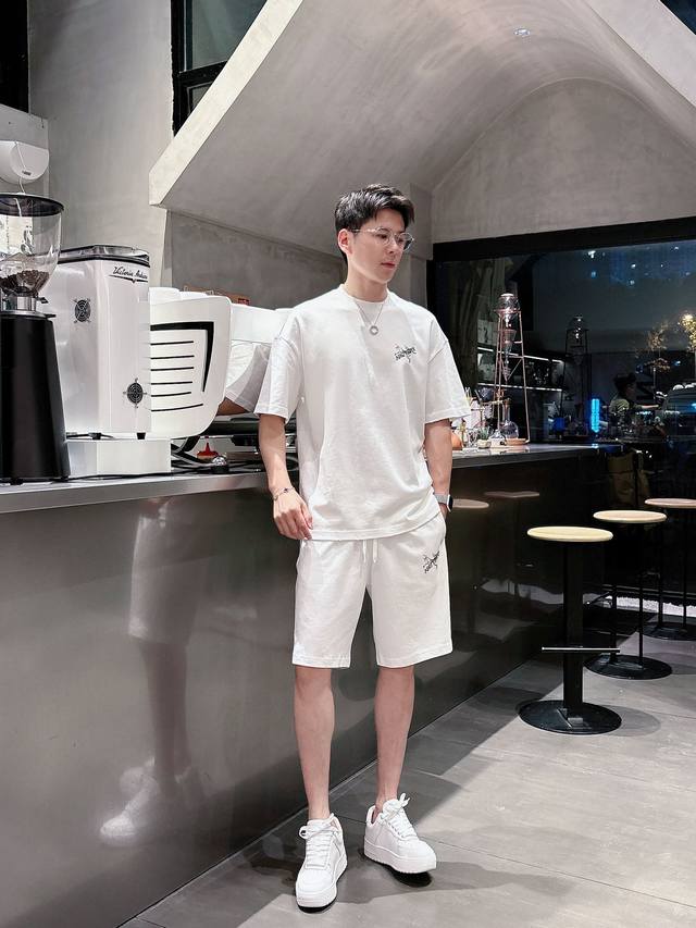 Arc'teryx high-end custom collar and sleeve hem with ripped holes. 2025 Spring/S
