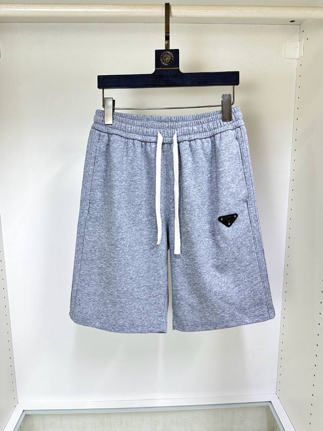 Prada's new summer men's casual shorts, made of high-end custom fabric, breathab