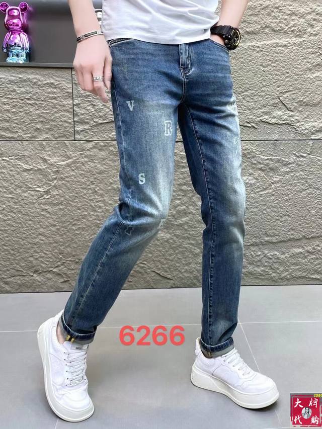 Versace men's jeans, original fabric, original wash! Made from imported, washed