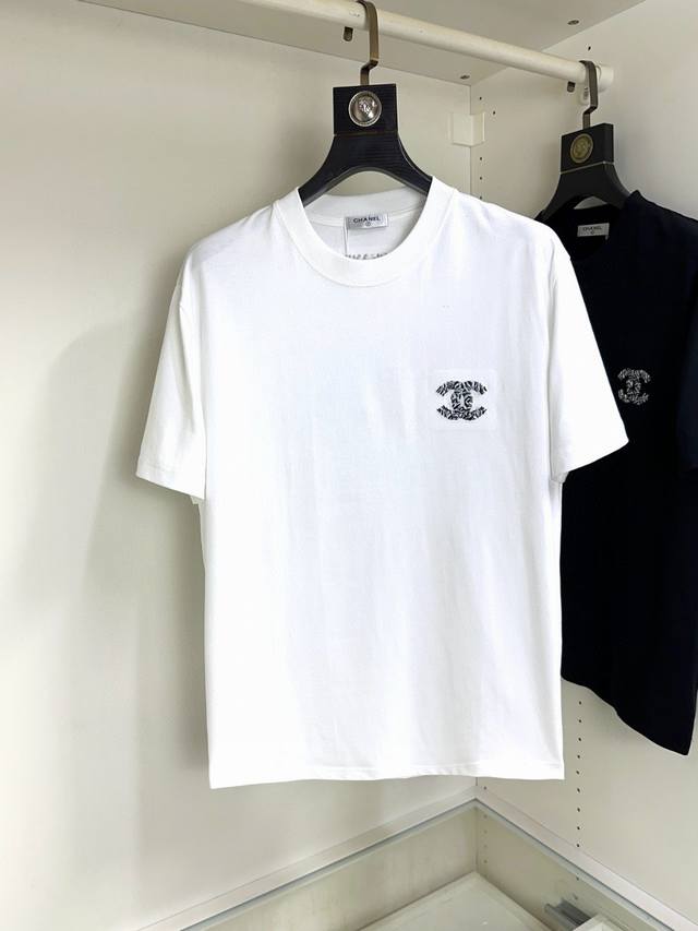 Chanel's "Good News for Fat Men" (size XL) can fit up to 200 pounds. This top-ti