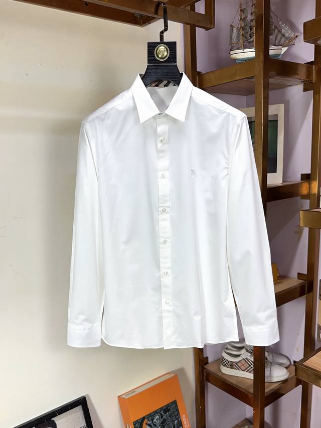 Burberry's premium business-class, original long-sleeved shirt. This high-end, c