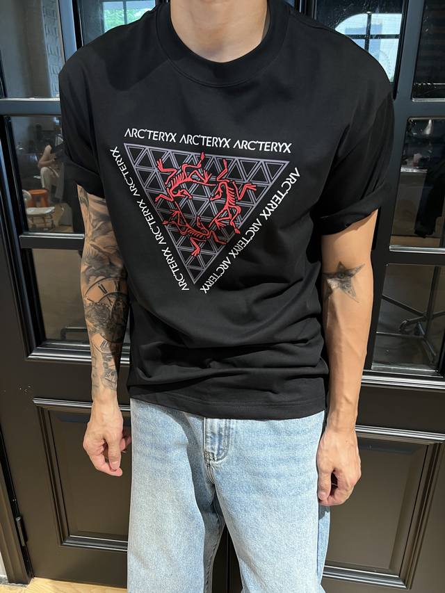 Arc'teryx's new summer logo printed T-shirt! As the "big brother" in the outdoor