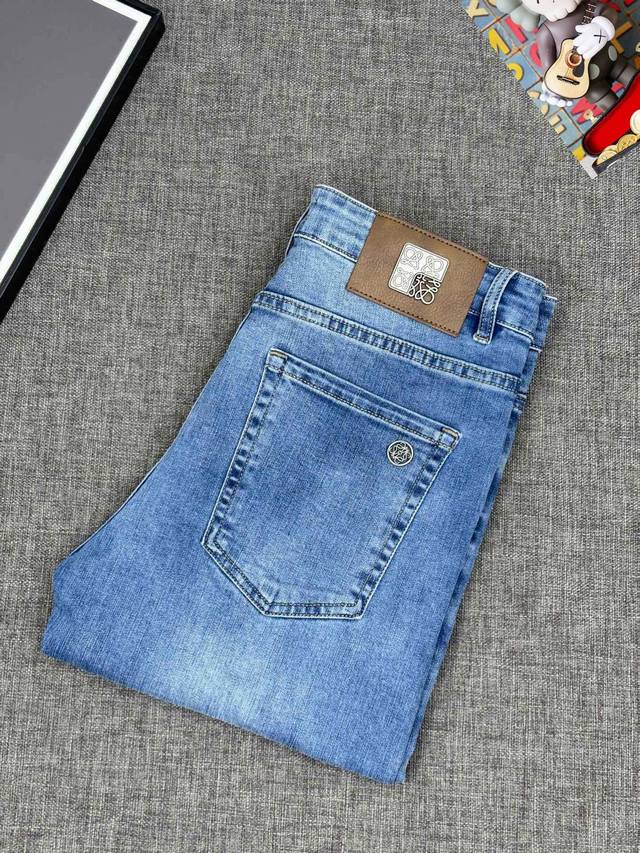 Loewe 25S Spring/Summer Men's Casual Jeans... Made of cotton denim, they're soft
