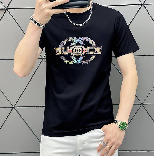 Gucci's latest high-end men's item for 2025. The letter logo print on the chest