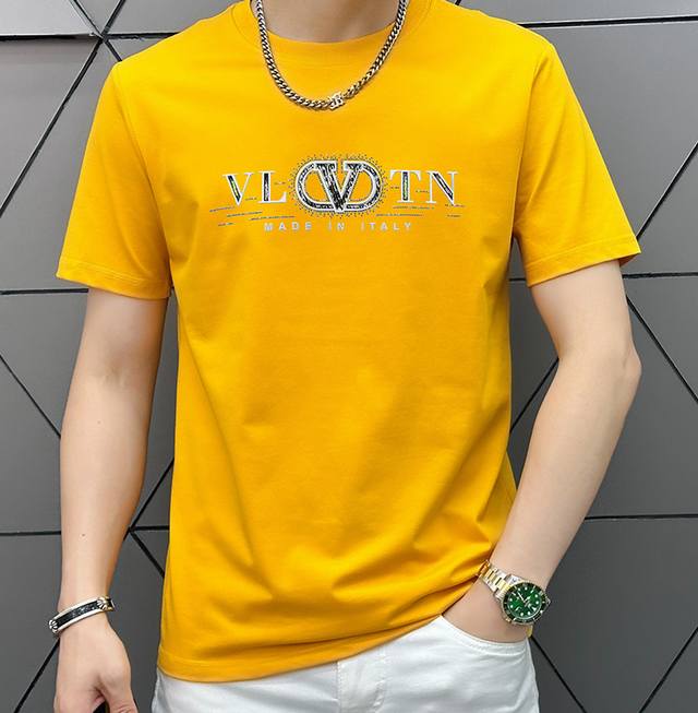 Valentino's latest high-end men's collection for 2025. The chest logo print adds
