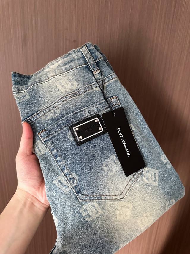 Dg 25 early spring new printed jeans. The three-dimensional cut is perfect for s