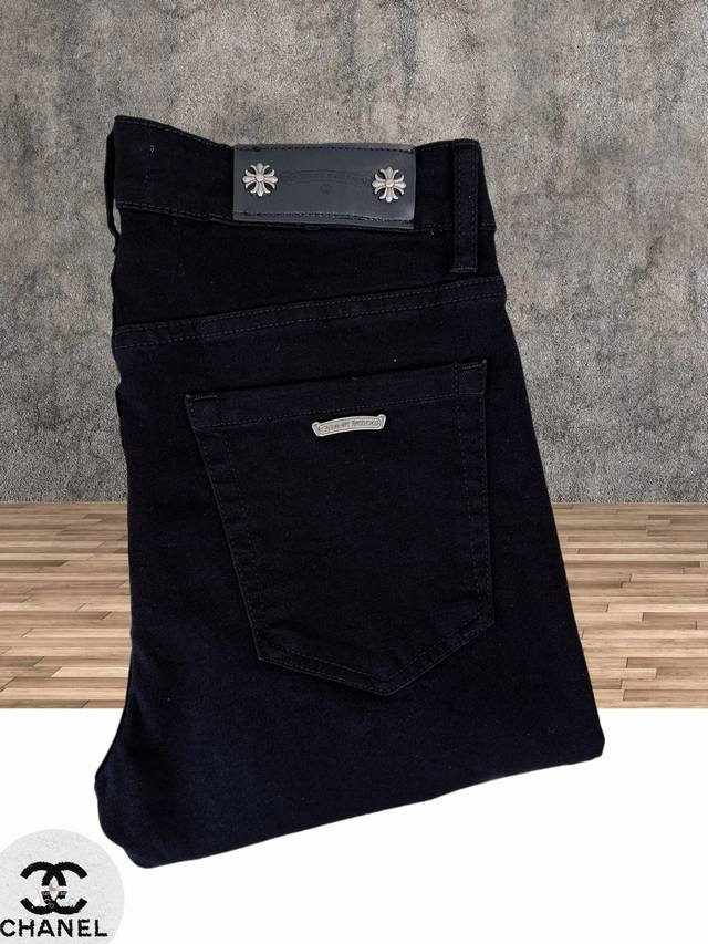 Ch Chrome Hearts' latest spring/summer jeans are a hot seller at the counter. En