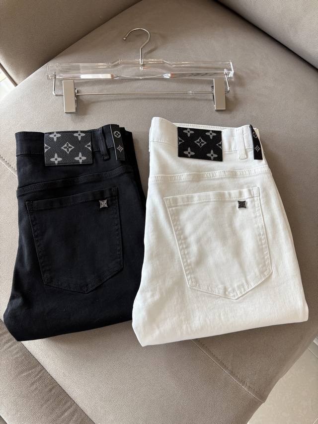 Lv Super stylish jeans, custom-made original washed denim fabric, unique design,