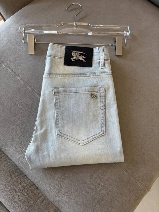 Burberry super stylish jeans, customized original washed denim fabric, unique de