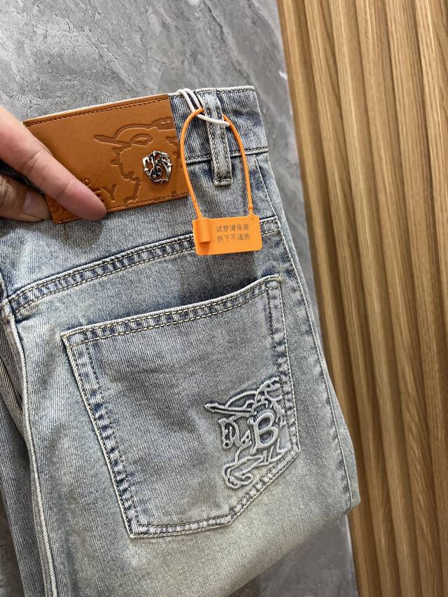 Burberry 2025 Spring/Summer new arrivals, three-label jeans. Great product, no n