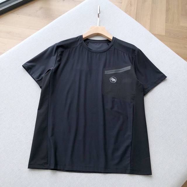 Mammu* Mammoth ~ Unisex Quick-Drying Short-Sleeved Sport T-Shirt. This quick-dry