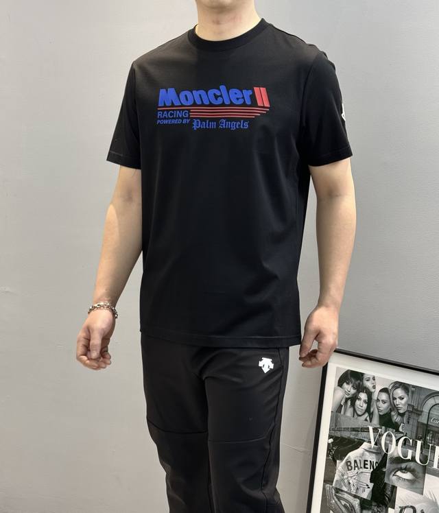 Moncle**25S new round-neck T-shirt. A simple, basic style with a brand logo prin