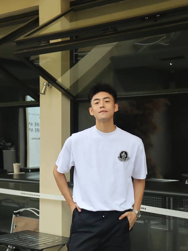 Moncle* 25S new loose-fit T-shirt. Unisex! Classic hoodie design with a straight