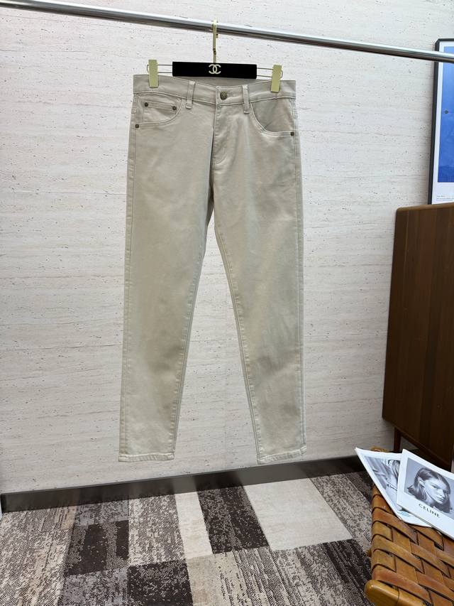Val25S Spring/Autumn Men's Straight Jeans. Made of cotton denim, they're soft ye
