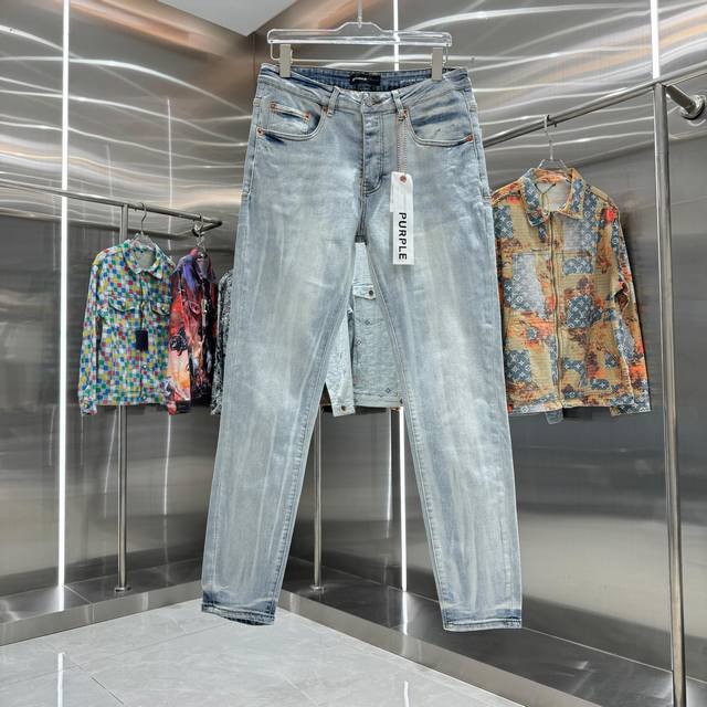 D Purple Brand washed street style slim fit stretch jeans. Color: light blue. Si