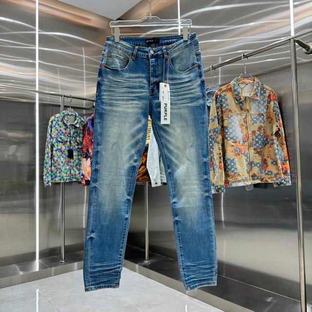 D Purple Brand washed street style slim-fit stretch jeans. Color: blue. Sizes: 3