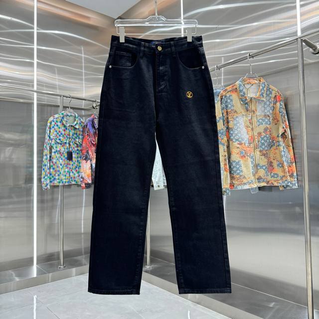D Lv Louis 25 new jeans with embroidered lettering on the back pocket and a colo