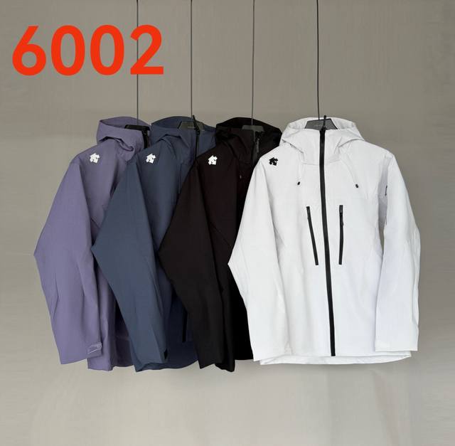 Descente Hardshell Jacket Craftsmanship: Made with Gore-Tex 3.0 fabric. Fabric F