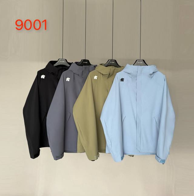 Descente Softshell Jacket Process Description: Made of Gore-Tex 70D plain weave