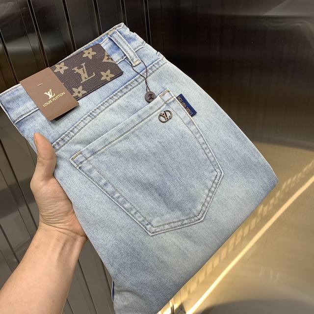 Lv2025 new men's jeans with excellent elasticity. Exclusively available on the o