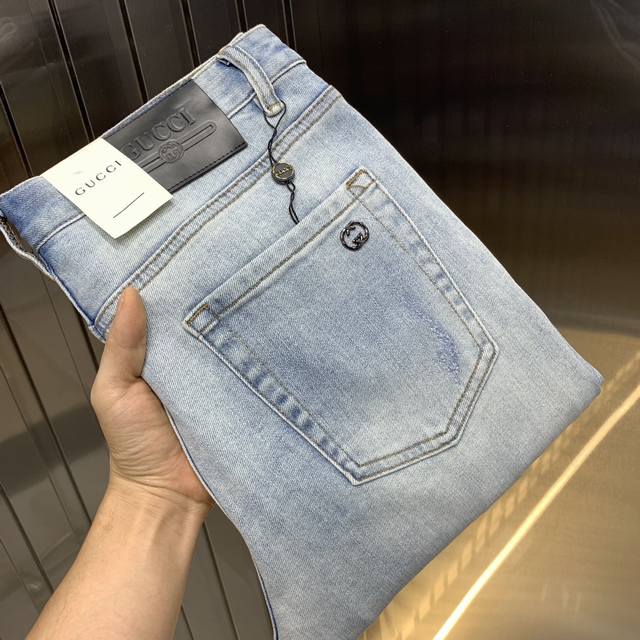 Gucci's new 2025 men's jeans feature stretchy fabric. Exclusively available on t
