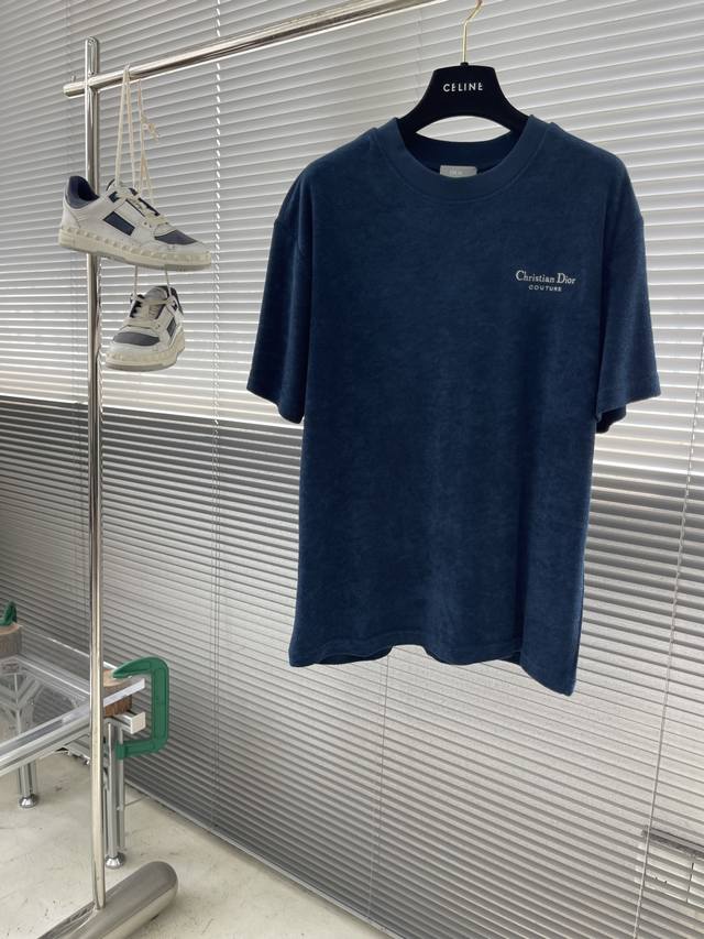 Dio 25 new terry cloth short-sleeved T-shirt with embroidered lettering. Crafted