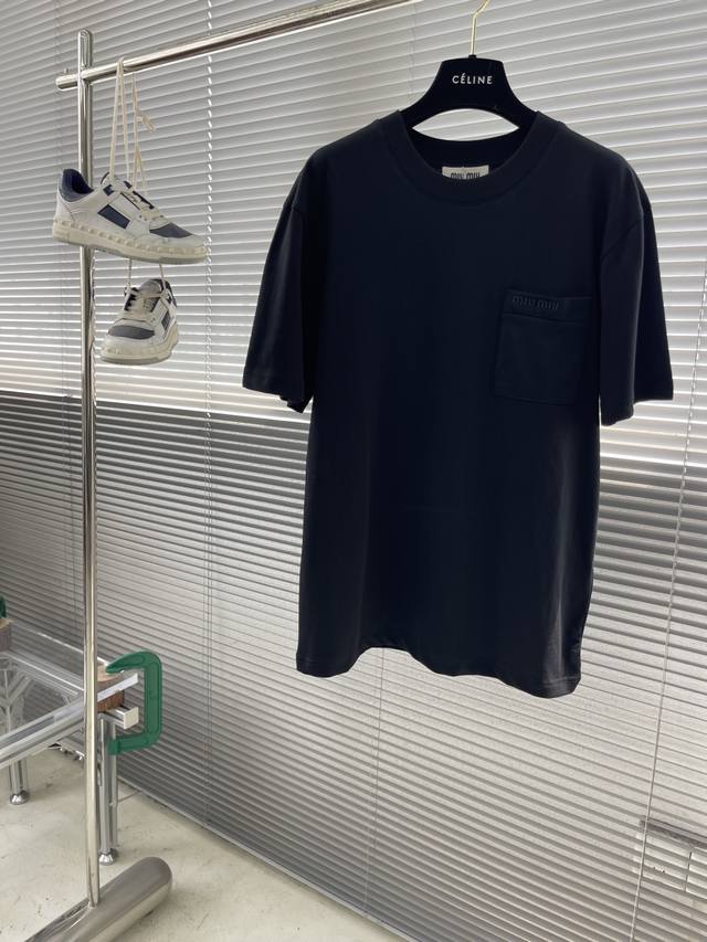 Miu Miu 25Ss new crewneck T-shirt for men and women! Pocket embroidery and Miu M