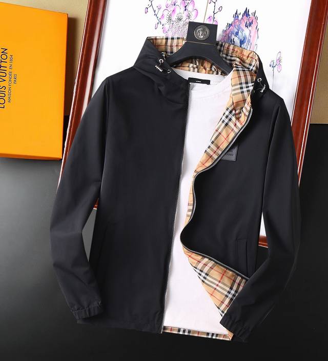 This reversible jacket from Baccarat, a new spring 2025 model, is in impeccable