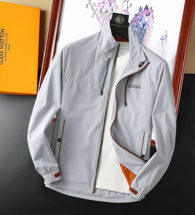 Zegna's new 2025 spring jacket, a runway-fresh item in immaculate condition, com